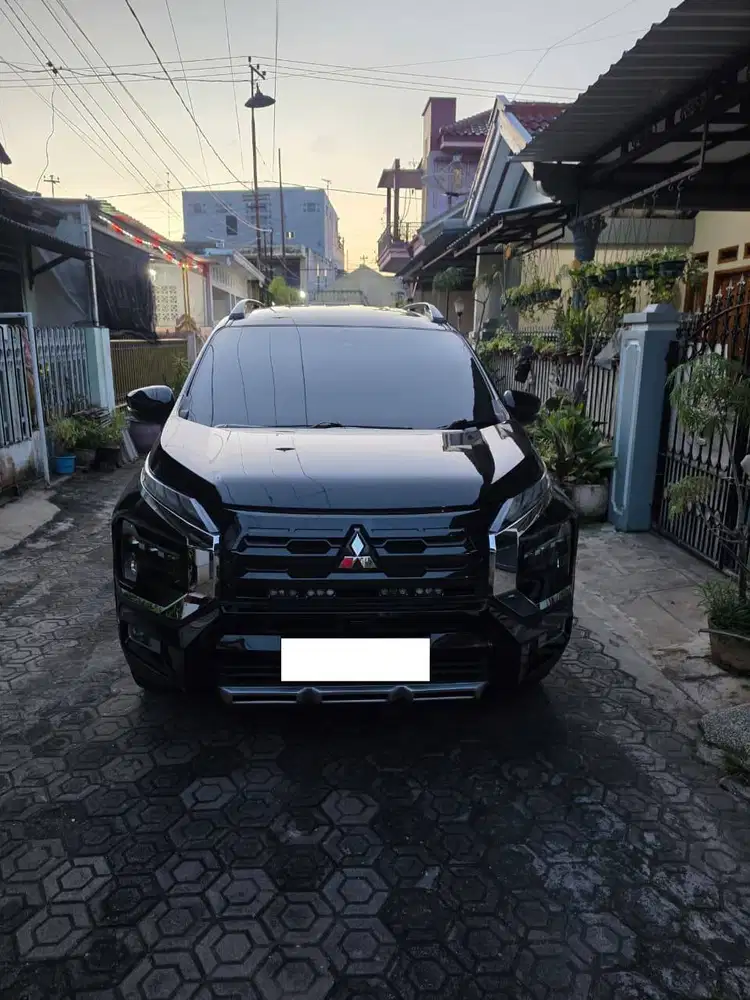 XPANDER CROSS 2022 HITAM MATIC BENSIN