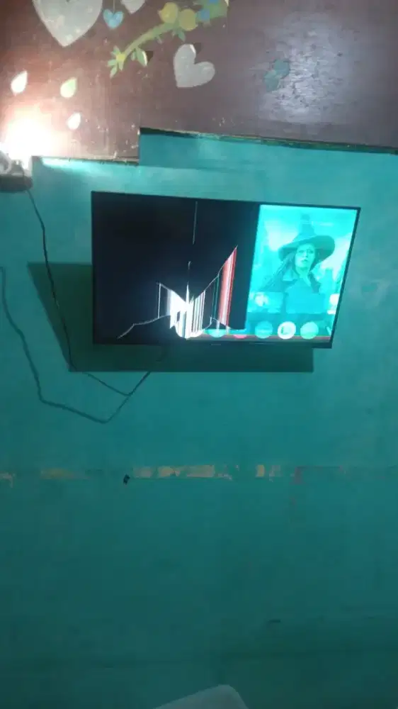 TV Xiaomi A32 Pro 32 Inch Rusak (Masih Nyala) – Mampang Jaksel
