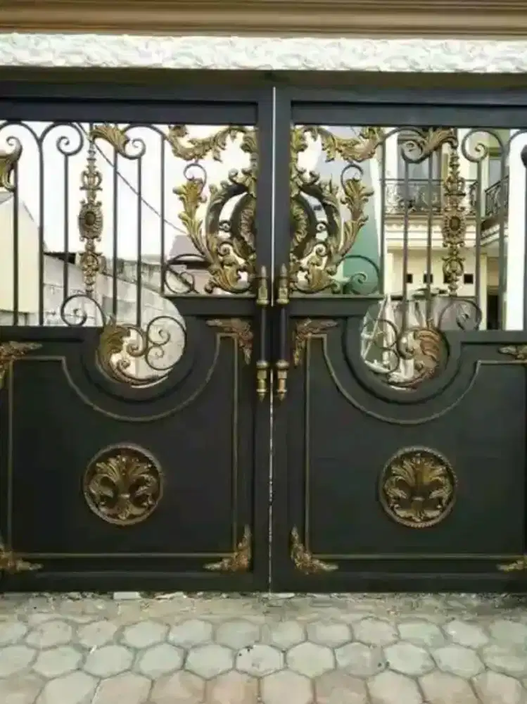 Pintu gerbang garasi Alferon
