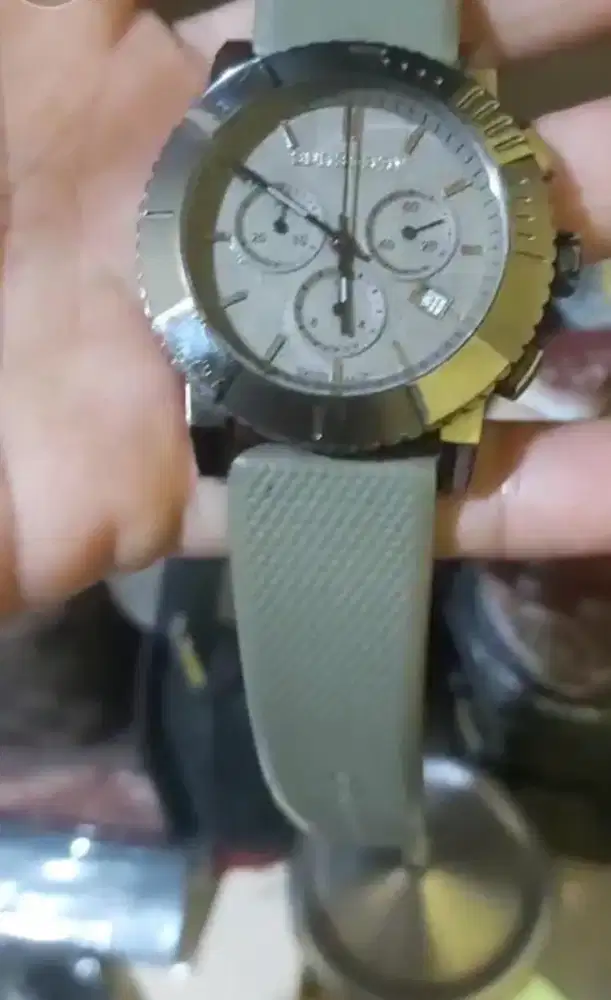 Burberry Chronograph Quartz. Original Swiss Made. Strap Rubber Panjang