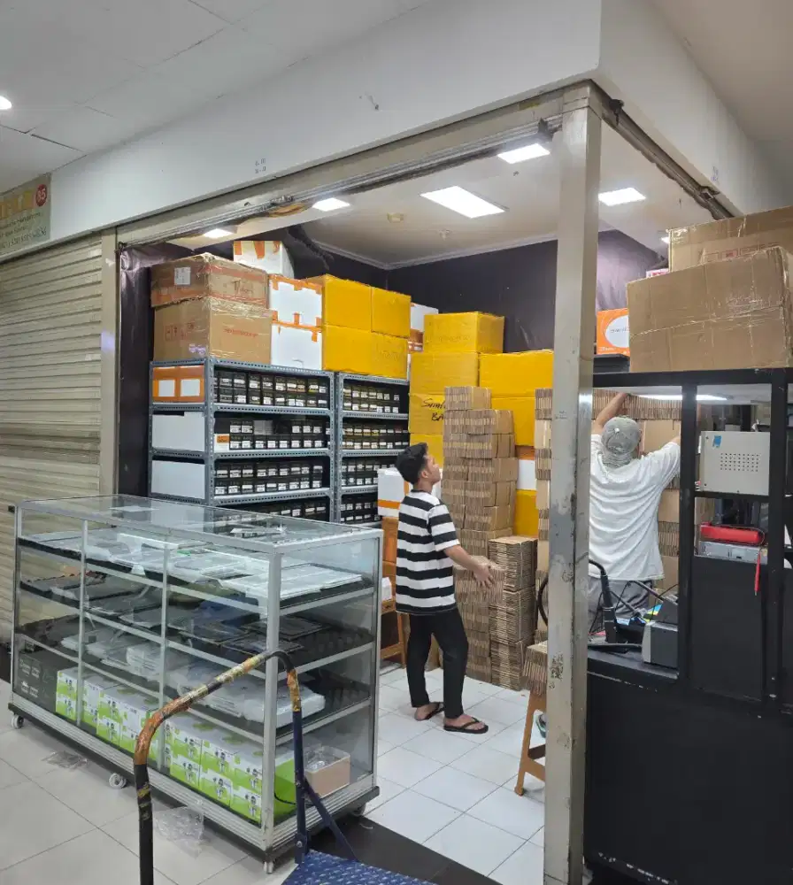 Dibutuhkan karyawan untuk toko dan gudang