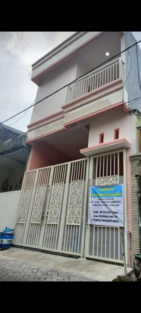 Disewakan Rumah Baru 2,5 Lantai Garasi AC Springbed Kampus UNAIR