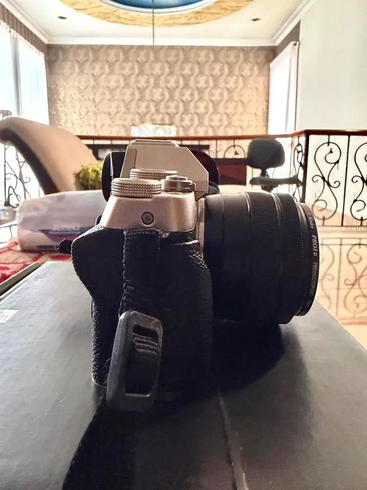 Dijual Mirrorless Fujifilm XT100 like new mulus