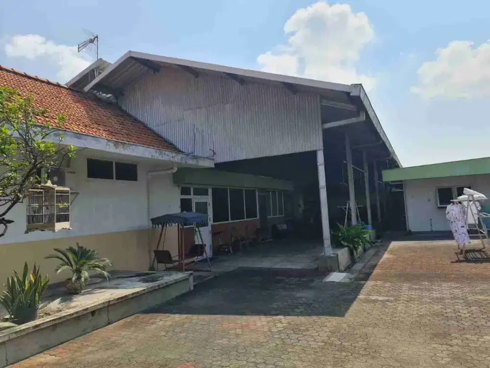 Dijual Rumah Vintage 1.170 m² Petemon Surabaya Pusat