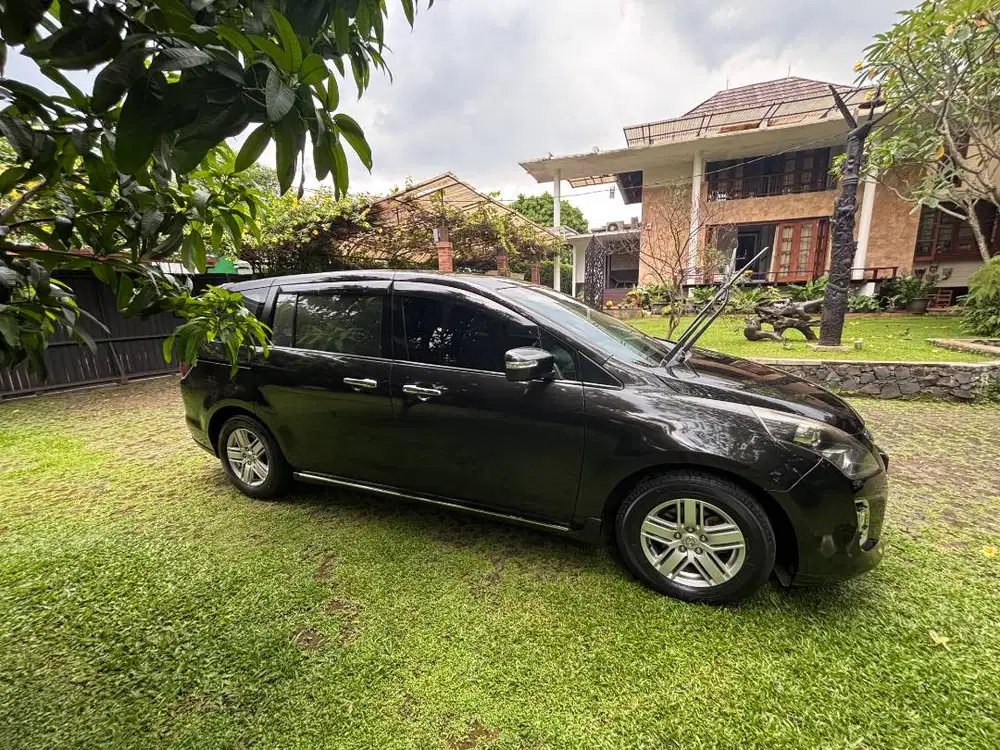 MAZDA 8 2012 HITAM METALIK-MOBIL KELUARGA IDAMAN, SIAP PAKAI
