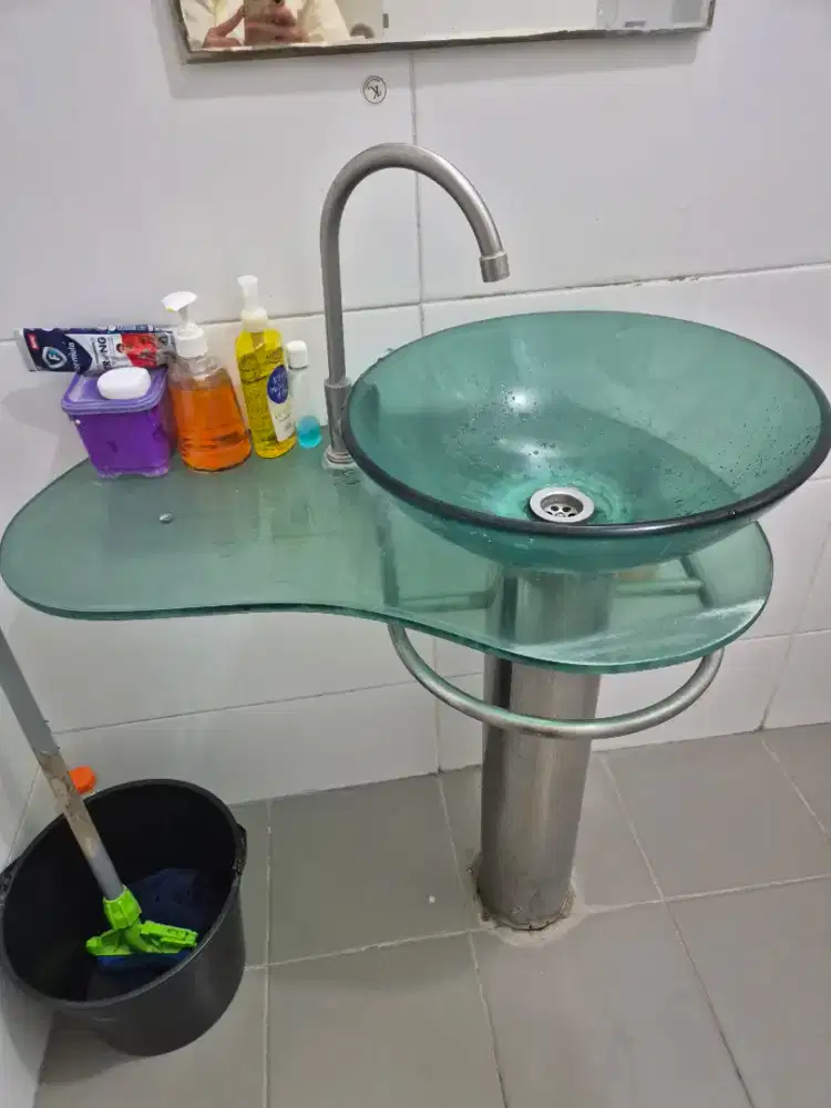 Wastafel kamar mandi