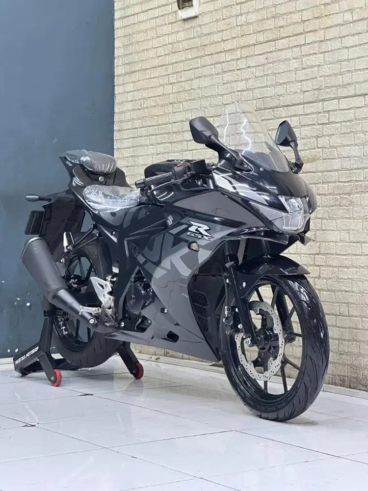 Suzuki GSX 150R KM 7rb 2021 Jaminan istimewa – Zaki Mustika