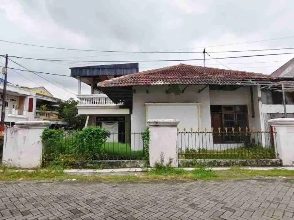 Rumah Hook Hitung Tanah L. 213m Perum Bendul Merisi Surabaya Dekat Polda & Kejaksaan jg Royal Plaza Cocok Untuk Hunian, Kantor atau Kos Kosan