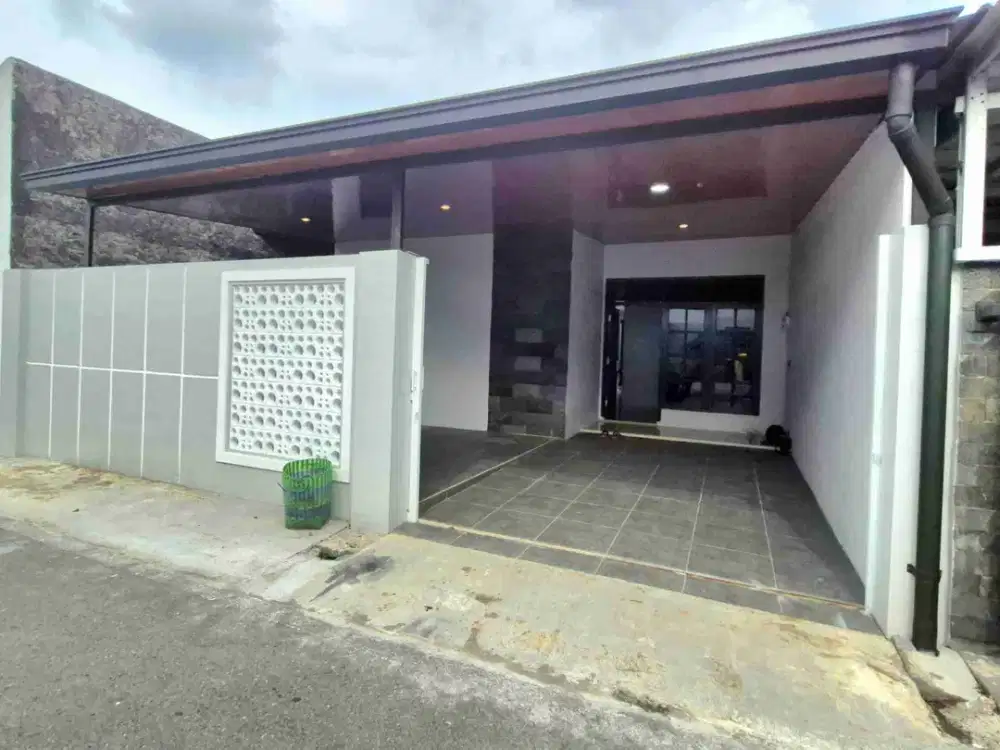 Rumah Gress Tengah Kota Solo Dekat Manahan