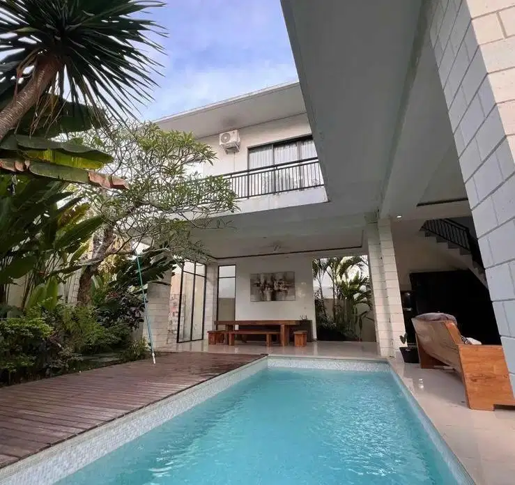 Disewakan villa 2 lantai full furnish daerah uluwatu badung
