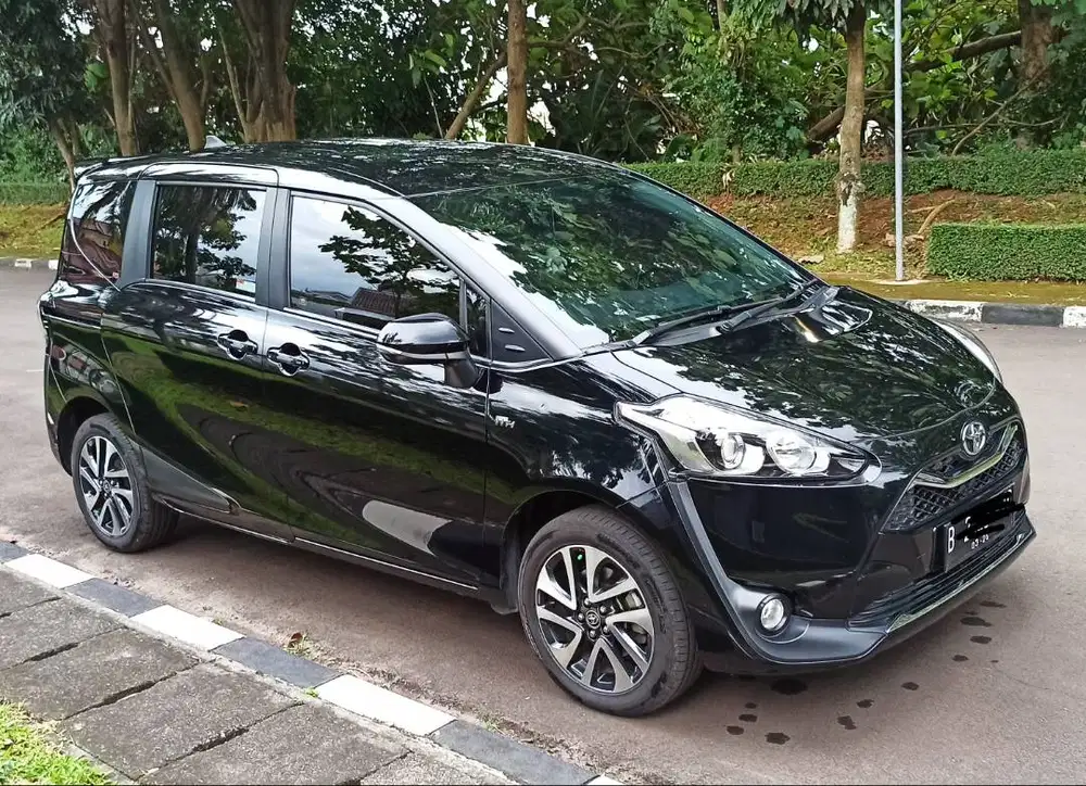 Toyota Sienta V AT 2021