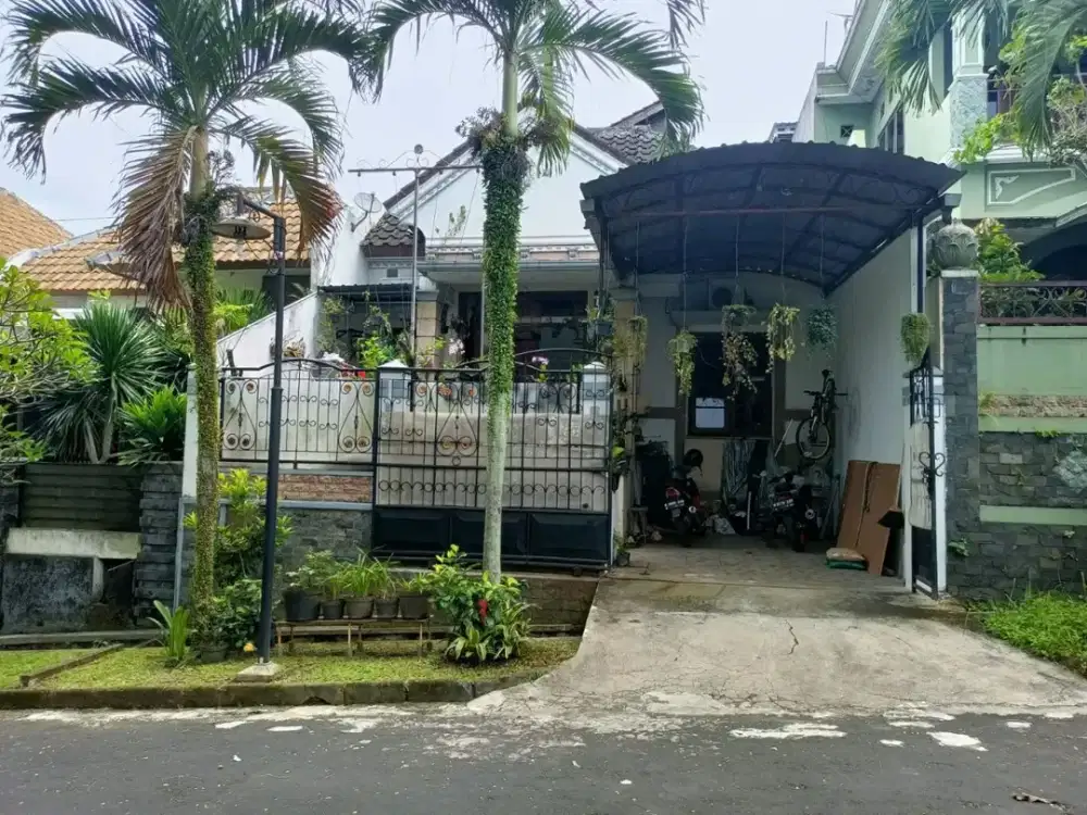 Dijual Rumah Terawat di Puncak Dieng Malang