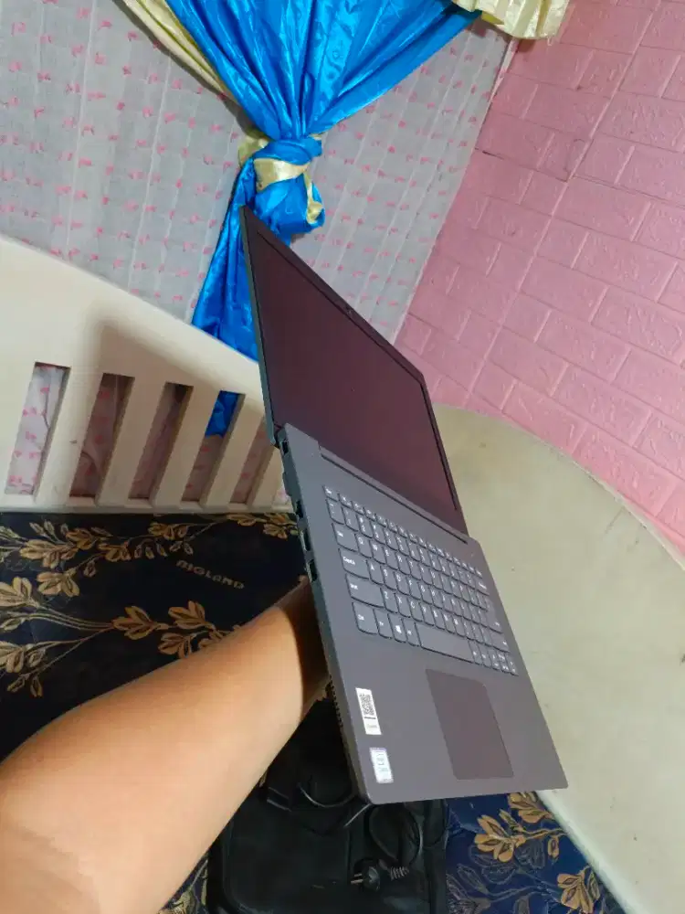 Laptop Lenovo Core i3 Gen 7 ram 4GB HDD 1TB layar 180 Derajat