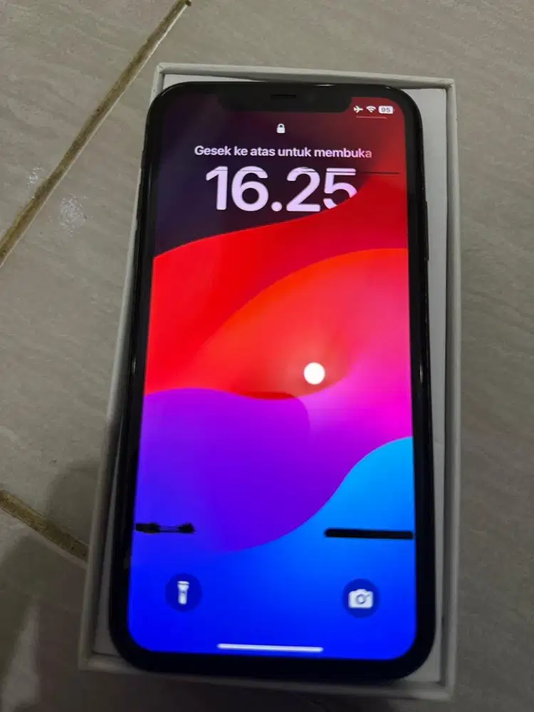 iPhone 11 128GB Hitam Inter dan iPhone 8 64GB Inter