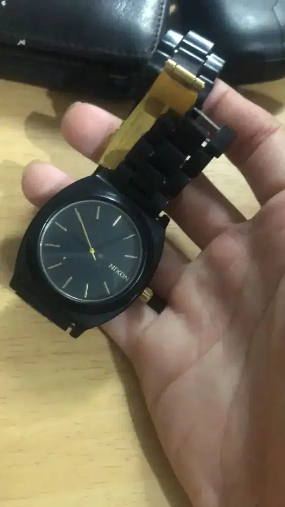 Jualin jam tangan nixon punya bos saya