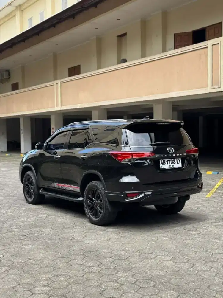 Fortuner 2.4 VRZ TRD Matic 2018 Hitam