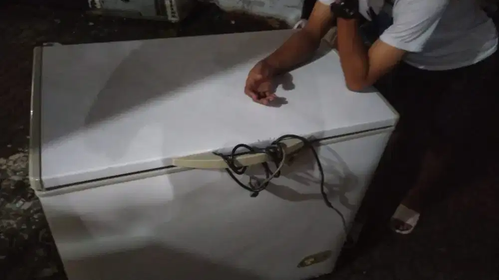 Freezer box ukuran 200ltr