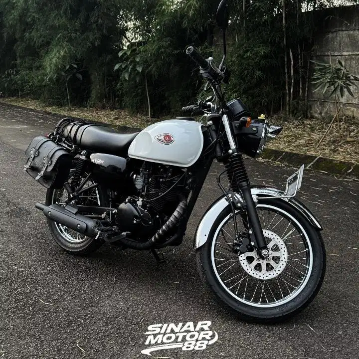 Jual Kawasaki W175 2018 Putih Low KM