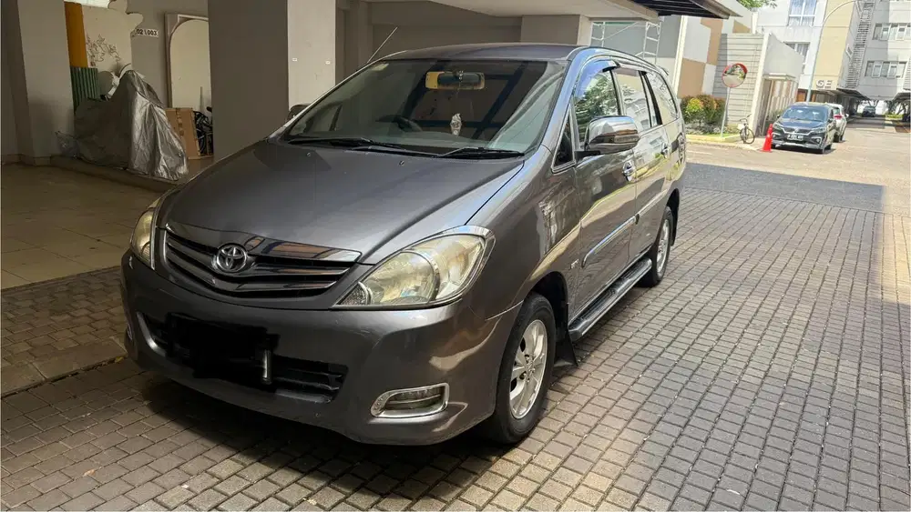 Toyota Kijang Innova 2011 Bensin captain seat simpanan