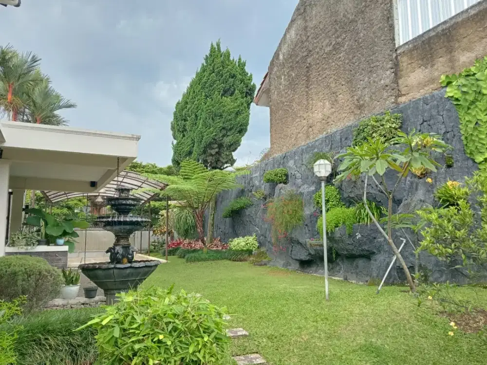 Rumah Asri Terawat Sejuk Adem di Geger Kalong