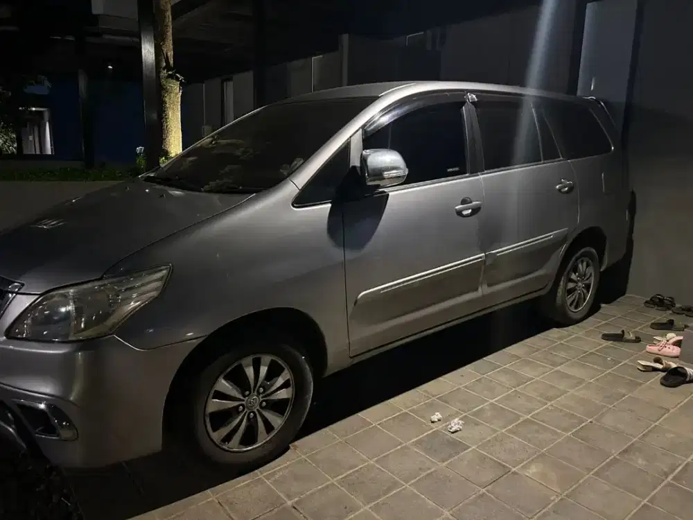 Kijang inova bensin matic 2015