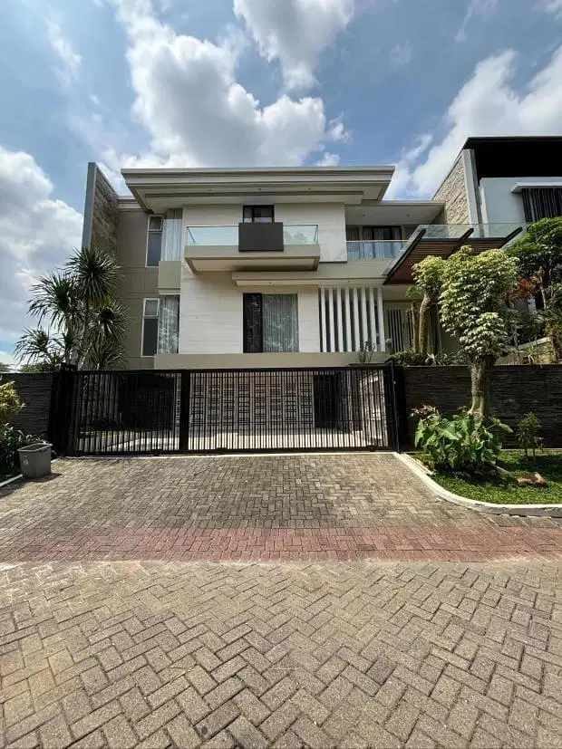 DIJUAL RUMAH CITRALAND SOMERSET BAGUS MODERN MINIMALIS FURNISHED 3 LT