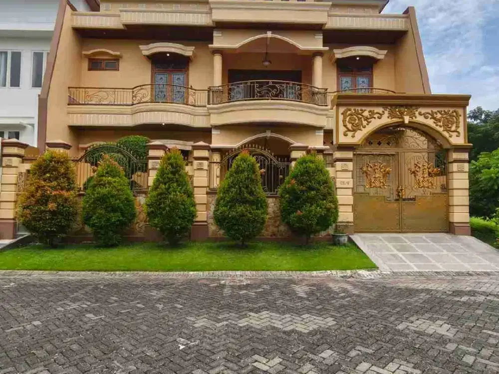 Rumah Villa Royal Pakuwon City