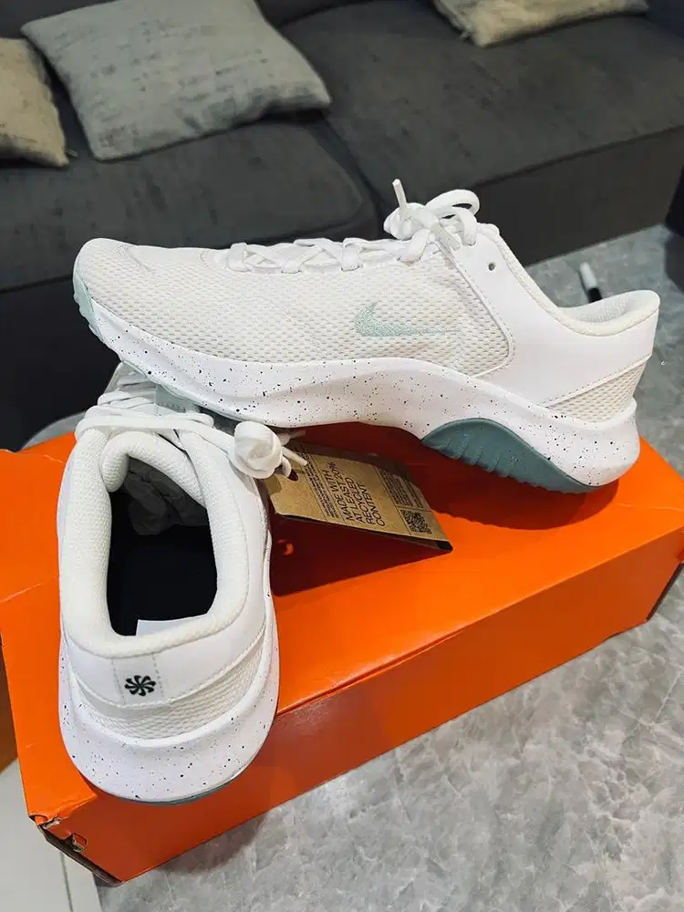 Nike Legend Essential 3 Next Nature Women Size 39 / 25 cm