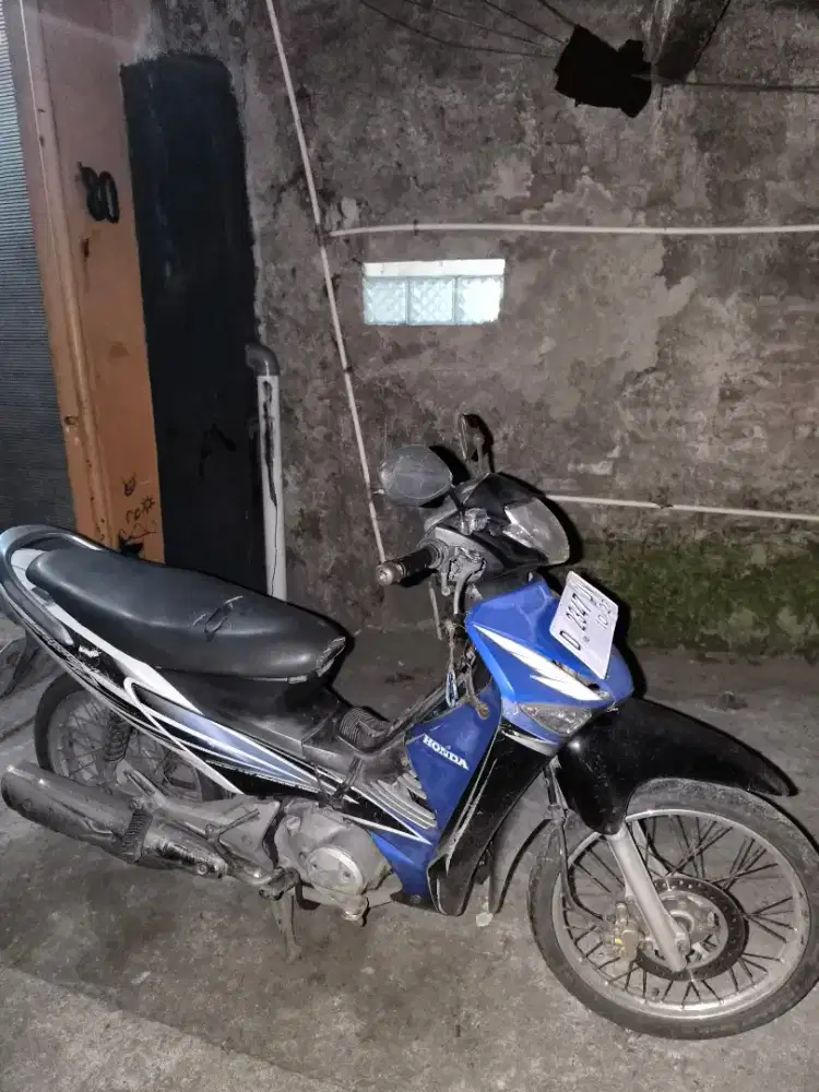 Supra X 125 2005 putih biru