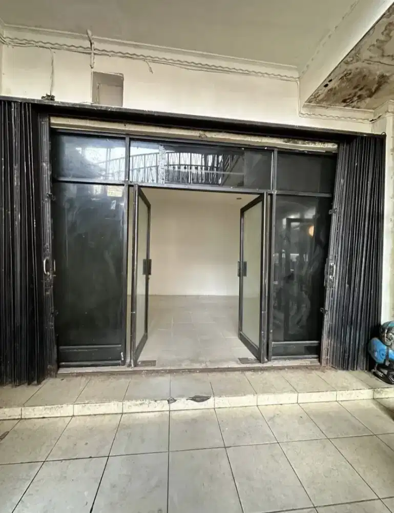 DISEWAKAN CEPAT TEMPAT USAHA LOKASI STRATEGIS JL UTAN KAYU RAYA