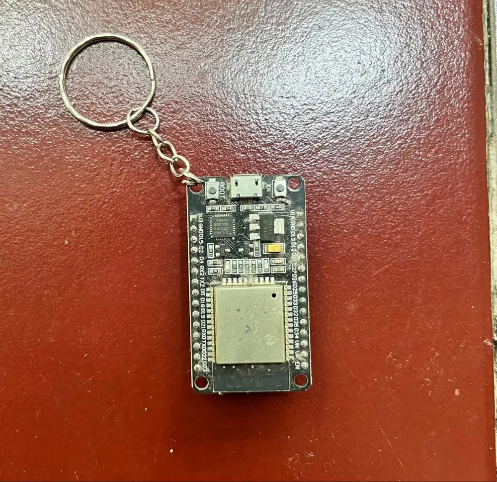 Gantungan Kunci ESP32 / IoT