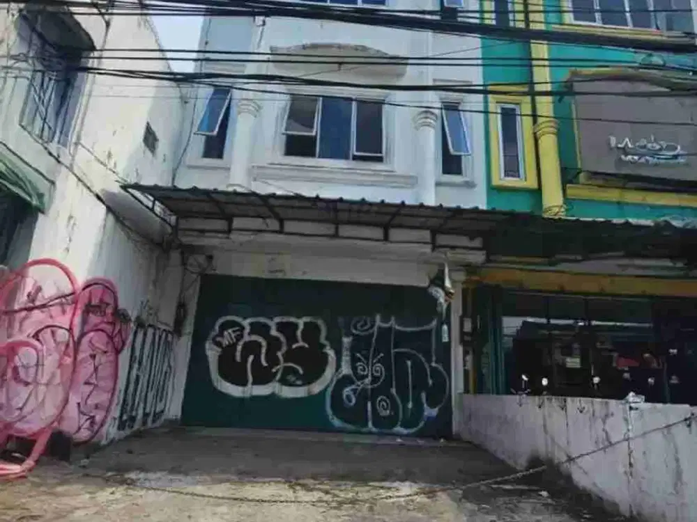 Dijual Ruko 3 Lantai,  Luas Tanah 119 m² Luas Bangunan Totaal 243m² : Lebar bangunan 5,75 m panjang 13,5 m harga Rp.2,3 M.