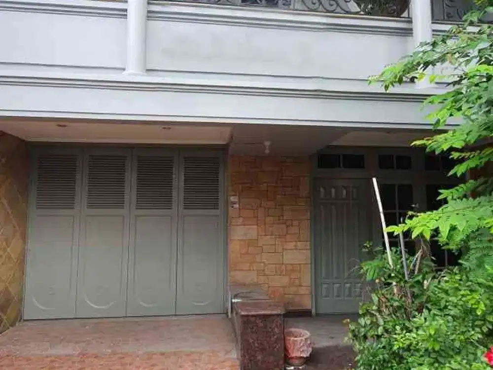 Kris Kencanasari Barat