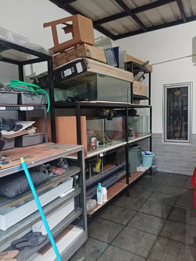 Akuarium dan perlengkapan usaha jualan ikan hias