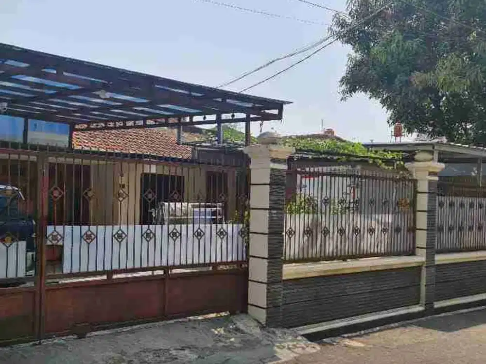 Rumah tengah kota luas tanah besar harga di bawah 1 M