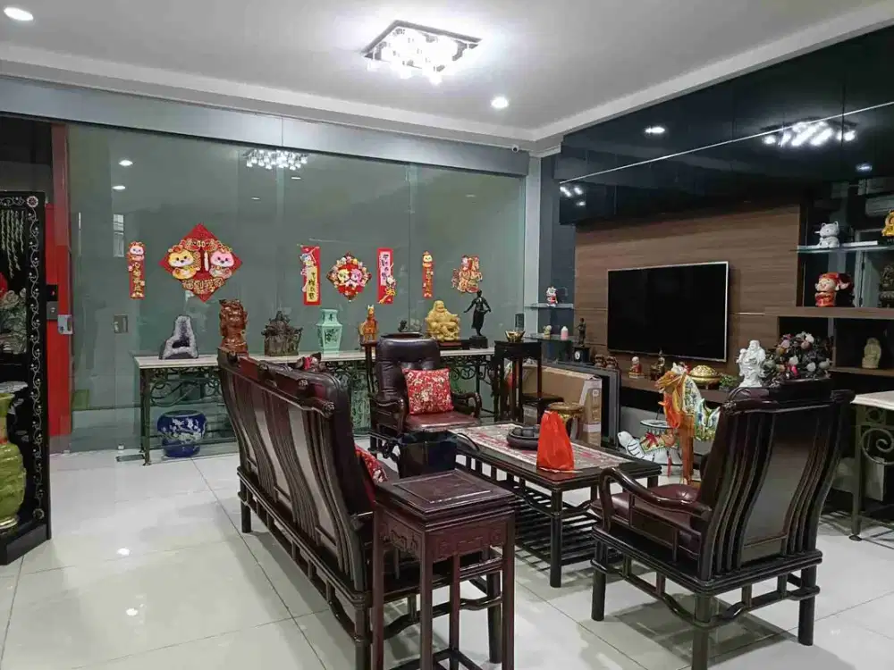 Rumah cantik minimalis 3 lantai siap huni di Villa Permata Gading