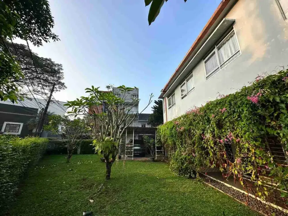 Rumah Luas Nyaman Dan Strategis di Bintaro Sektor 5