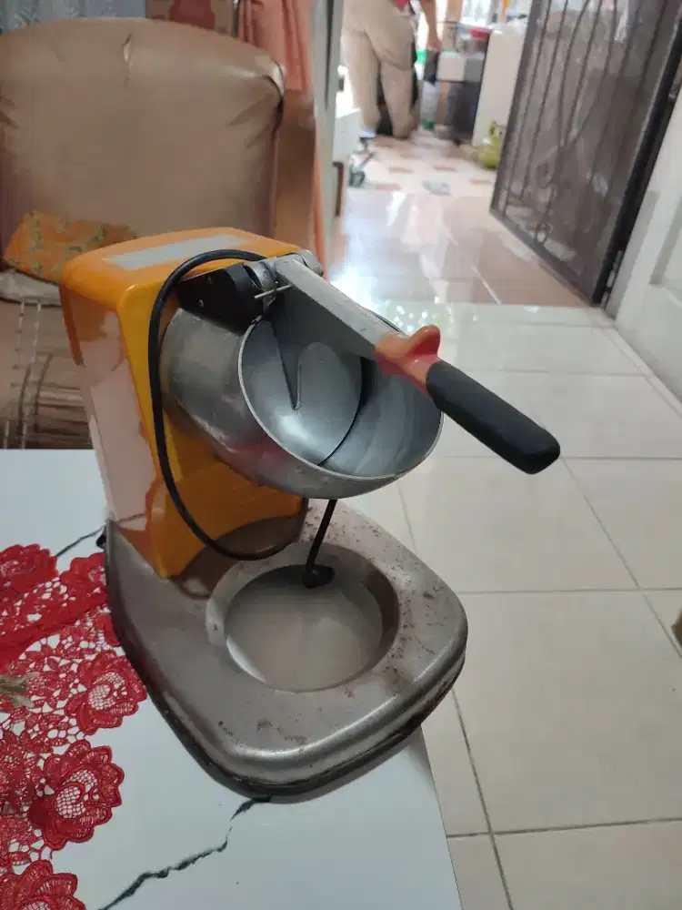 Mesin Es Serut Besar Bekas Kepal Milo
