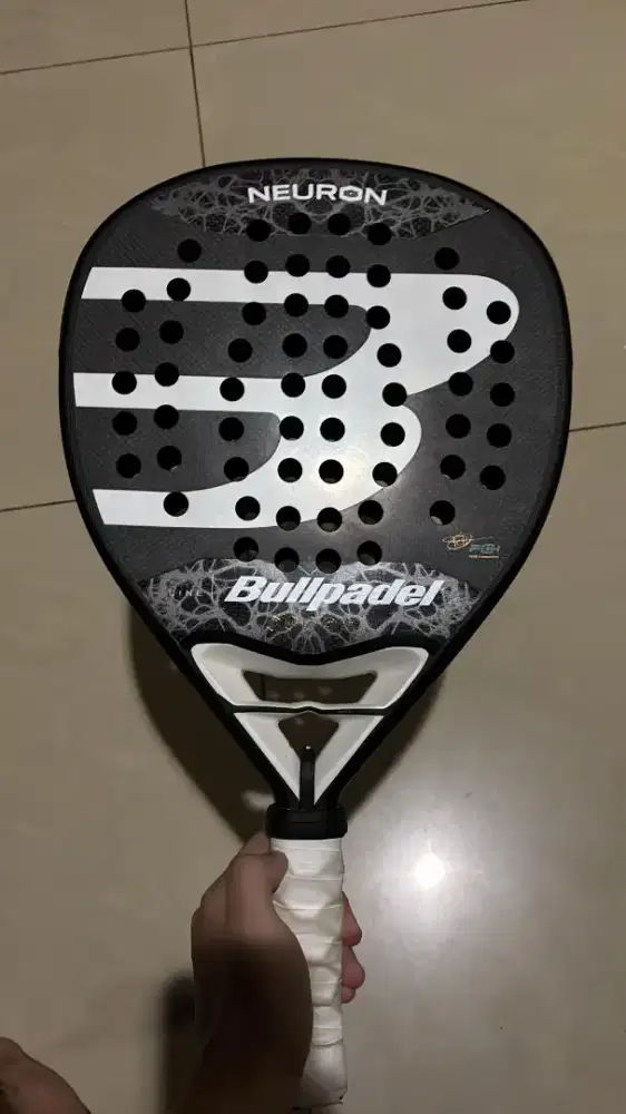Bullpadel neuron black