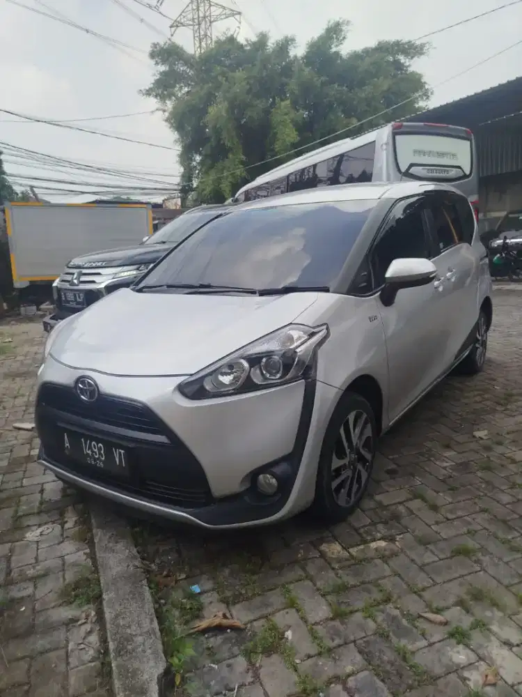 Toyota Sienta Type V 2016