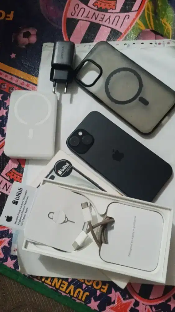 Iphone 15, 8/128 + accessories