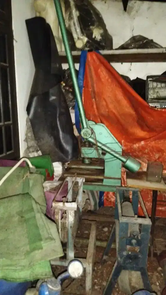 Alat mesin prees sandal