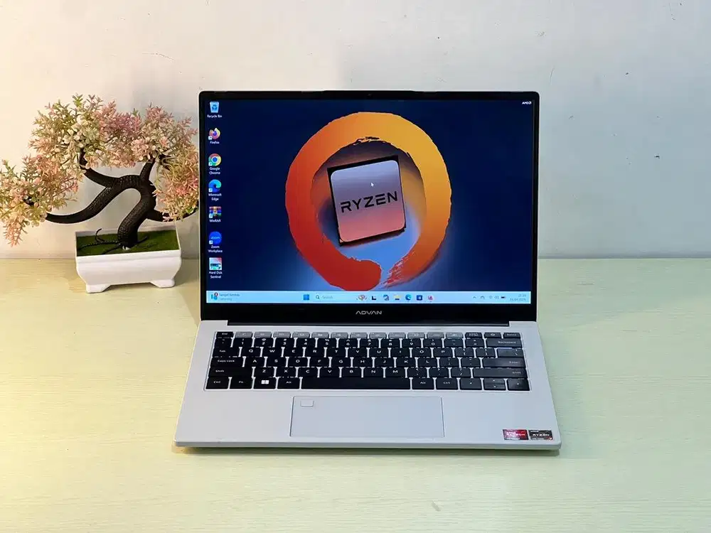 Advan WorkPlus Ryzen 7-7735HS RAM 16 SSD 512 GB FHD IPS Mulus Bening