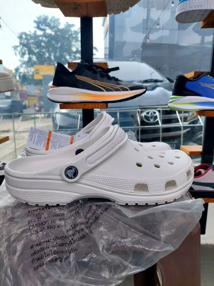 Sendal Crocs classic Or! Viet.