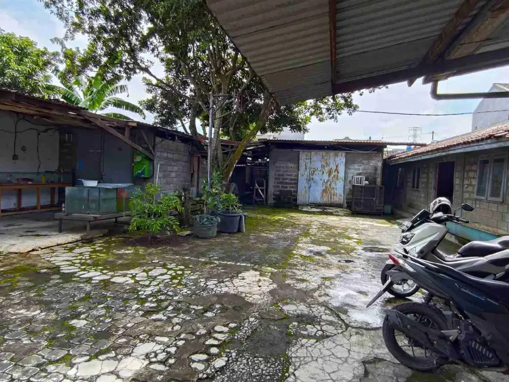 Disewakan Rumah Luas di Mainroad Kopo