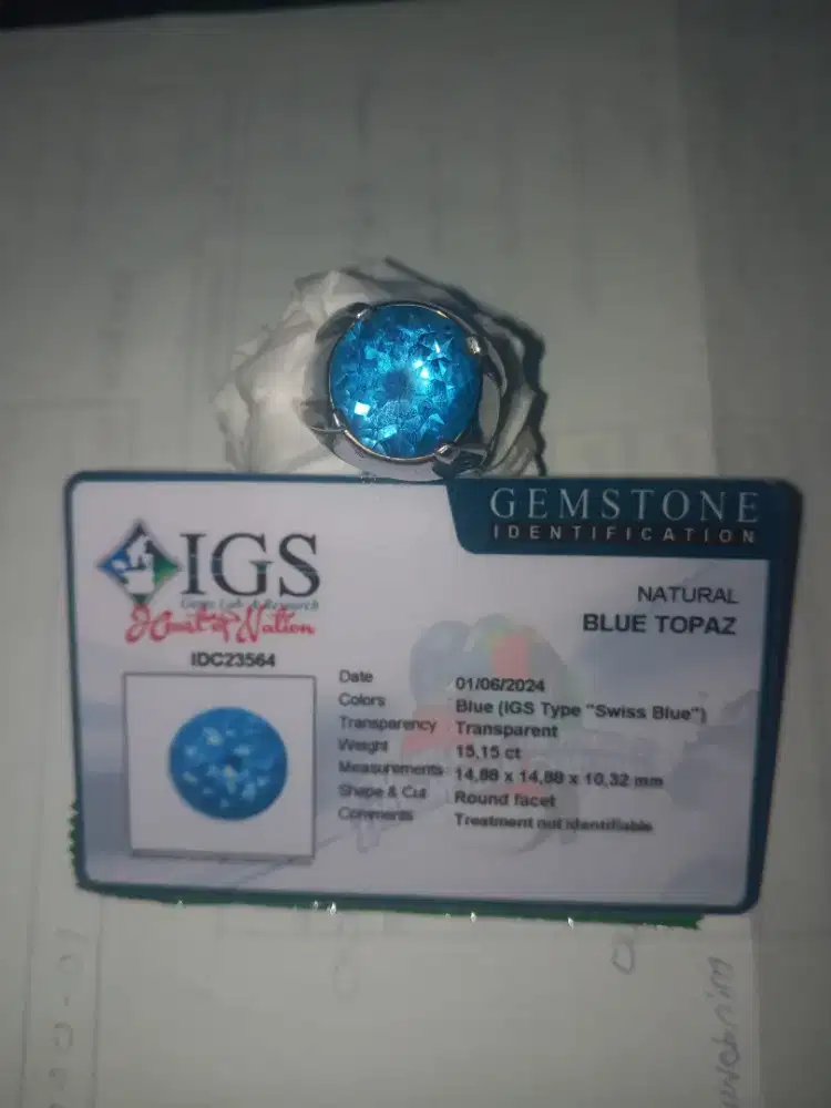 Batu permata blue topaz swiss