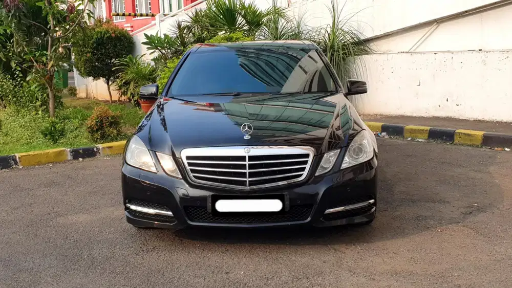 Mercedes benz mercy e300 avantgarde 2012 hitam