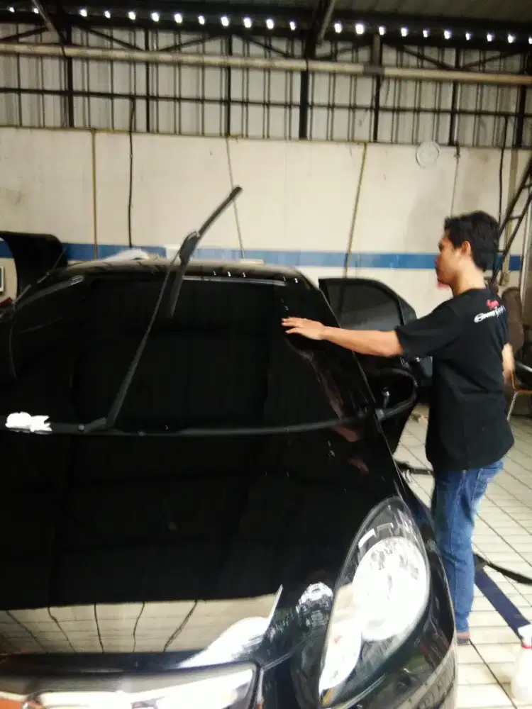 Kaca film mobil dan gedung