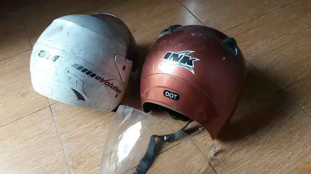 Helm motoran.borong saja.edisi bersih2 gudang rumah.