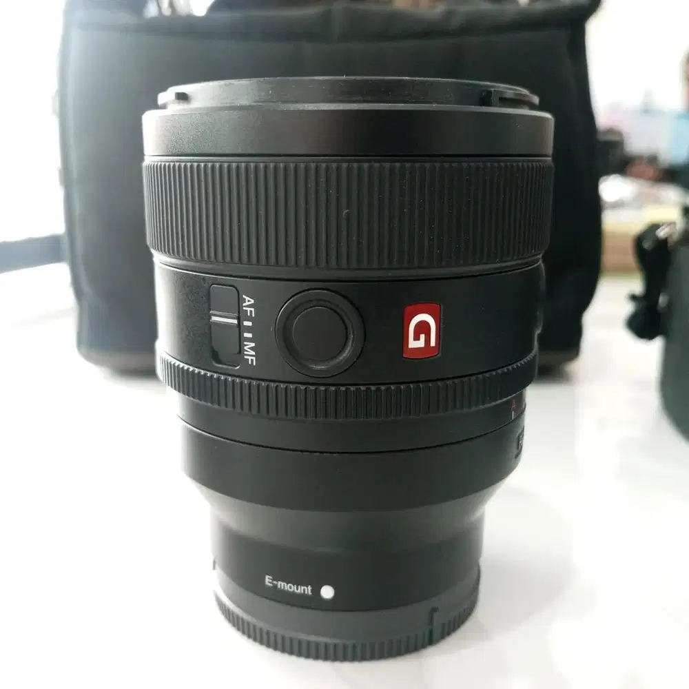 Lensa Sony G merah Fee 1 4 /50 GM  Like new